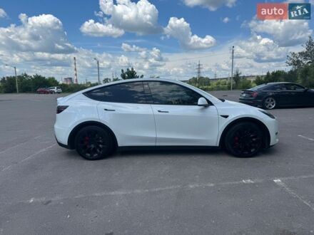 Білий Тесла Model Y, об'ємом двигуна 0 л та пробігом 69 тис. км за 27500 $, фото 1 на Automoto.ua