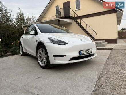Білий Тесла Model Y, об'ємом двигуна 0 л та пробігом 42 тис. км за 26700 $, фото 1 на Automoto.ua