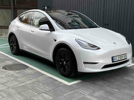 Белый Тесла Model Y, объемом двигателя 0 л и пробегом 42 тыс. км за 29999 $, фото 1 на Automoto.ua