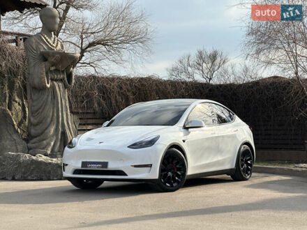 Тесла Model Y 2023 в Днепре (Днепропетровске) на Automoto.ua Белый Тесла Model Y, объемом двигателя 0 л и пробегом 12 тыс. км за 32000 $, фото 1 на Automoto.ua