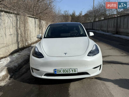 Белый Тесла Model Y, объемом двигателя 0 л и пробегом 51 тыс. км за 25500 $, фото 1 на Automoto.ua