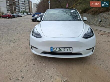 Белый Тесла Model Y, объемом двигателя 0 л и пробегом 42 тыс. км за 27700 $, фото 1 на Automoto.ua