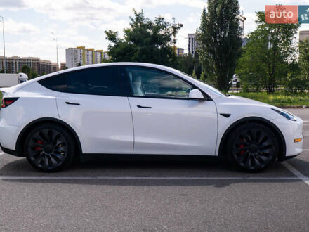 Тесла Model Y 2023 в Ирпене на Automoto.ua Белый Тесла Model Y, объемом двигателя 0 л и пробегом 27 тыс. км за 31000 $, фото 1 на Automoto.ua