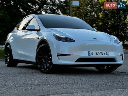 Белый Тесла Model Y, объемом двигателя 0 л и пробегом 53 тыс. км за 27000 $, фото 1 на Automoto.ua