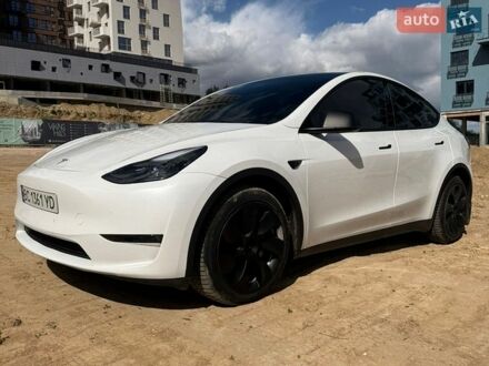 Белый Тесла Model Y, объемом двигателя 0 л и пробегом 54 тыс. км за 27000 $, фото 1 на Automoto.ua