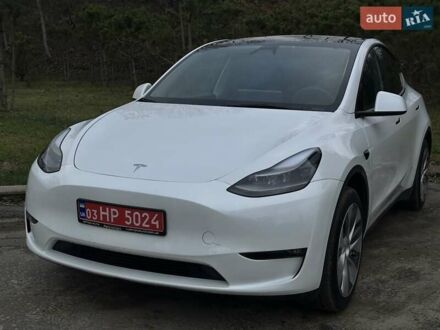 Белый Тесла Model Y, объемом двигателя 0 л и пробегом 42 тыс. км за 26999 $, фото 1 на Automoto.ua