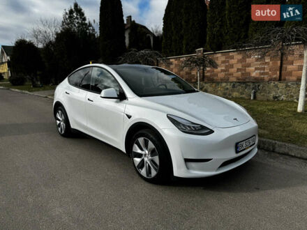 Тесла Model Y 2023 у Рівному на Automoto.ua Білий Тесла Model Y, об'ємом двигуна 0 л та пробігом 8 тис. км за 30400 $, фото 1 на Automoto.ua