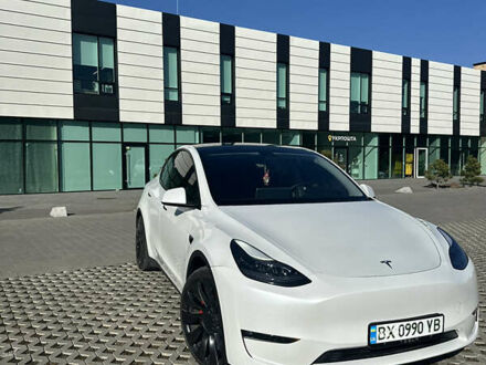 Білий Тесла Model Y, об'ємом двигуна 0 л та пробігом 27 тис. км за 36500 $, фото 1 на Automoto.ua