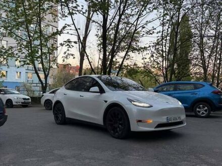 Тесла Model Y 2023 в Днепре (Днепропетровске) на Automoto.ua Белый Тесла Model Y, объемом двигателя 0 л и пробегом 15 тыс. км за 38000 $, фото 1 на Automoto.ua