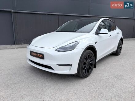 Білий Тесла Model Y, об'ємом двигуна 0 л та пробігом 70 тис. км за 26500 $, фото 1 на Automoto.ua