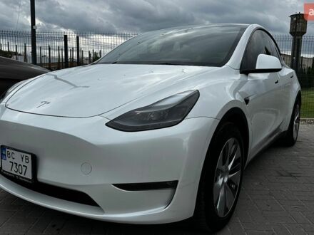 Белый Тесла Model Y, объемом двигателя 0 л и пробегом 53 тыс. км за 29500 $, фото 1 на Automoto.ua