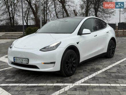 Белый Тесла Model Y, объемом двигателя 0 л и пробегом 53 тыс. км за 28800 $, фото 1 на Automoto.ua