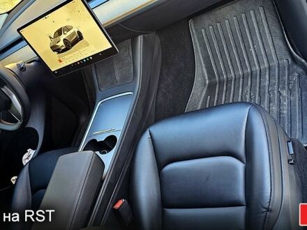 Білий Тесла Model Y, об'ємом двигуна 0 л та пробігом 70 тис. км за 25500 $, фото 1 на Automoto.ua