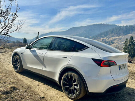 Тесла Model Y 2023 в Стрые на Automoto.ua Белый Тесла Model Y, объемом двигателя 0 л и пробегом 32 тыс. км за 28200 $, фото 1 на Automoto.ua