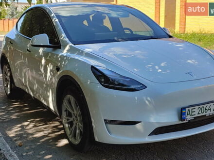 Белый Тесла Model Y, объемом двигателя 0 л и пробегом 4 тыс. км за 30000 $, фото 1 на Automoto.ua