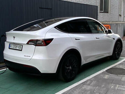 Белый Тесла Model Y, объемом двигателя 0 л и пробегом 42 тыс. км за 25000 $, фото 1 на Automoto.ua