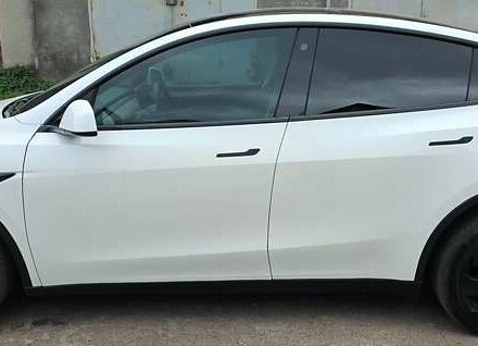 Тесла Model Y 2023 в Киеве на Automoto.ua Белый Тесла Model Y, объемом двигателя 0 л и пробегом 9 тыс. км за 29000 $, фото 1 на Automoto.ua