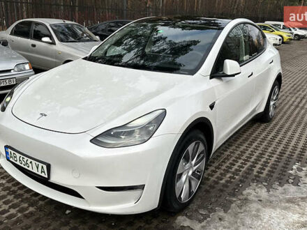 Тесла Model Y 2023 в Киеве на Automoto.ua Белый Тесла Model Y, объемом двигателя 0 л и пробегом 20 тыс. км за 34900 $, фото 1 на Automoto.ua
