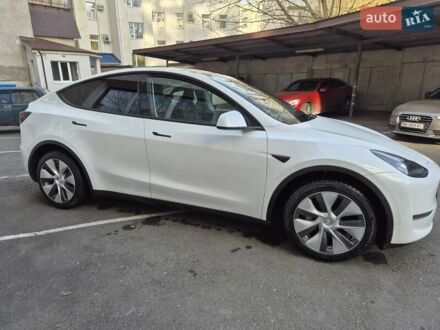 Білий Тесла Model Y, об'ємом двигуна 0 л та пробігом 67 тис. км за 25500 $, фото 1 на Automoto.ua