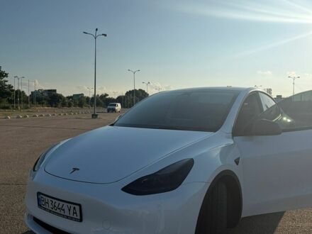 Белый Тесла Model Y, объемом двигателя 0 л и пробегом 25 тыс. км за 27000 $, фото 1 на Automoto.ua