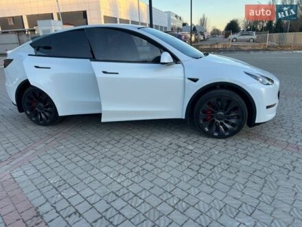 Білий Тесла Model Y, об'ємом двигуна 0 л та пробігом 50 тис. км за 32000 $, фото 1 на Automoto.ua