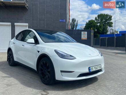 Белый Тесла Model Y, объемом двигателя 0 л и пробегом 49 тыс. км за 26000 $, фото 1 на Automoto.ua
