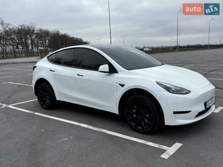 Тесла Model Y 2023 в Днепре (Днепропетровске) на Automoto.ua Белый Тесла Model Y, объемом двигателя 0 л и пробегом 48 тыс. км за 26500 $, фото 1 на Automoto.ua