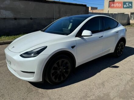 Белый Тесла Model Y, объемом двигателя 0 л и пробегом 49 тыс. км за 27800 $, фото 1 на Automoto.ua