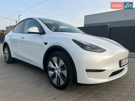 Белый Тесла Model Y, объемом двигателя 0 л и пробегом 8 тыс. км за 33000 $, фото 1 на Automoto.ua