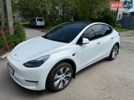 Белый Тесла Model Y, объемом двигателя 0 л и пробегом 51 тыс. км за 28500 $, фото 1 на Automoto.ua