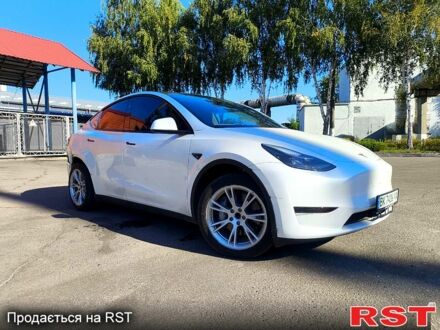 Белый Тесла Model Y, объемом двигателя 0 л и пробегом 19 тыс. км за 24000 $, фото 1 на Automoto.ua
