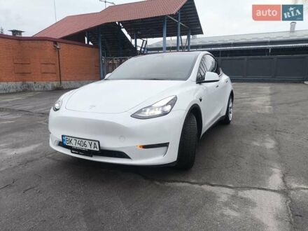 Белый Тесла Model Y, объемом двигателя 0 л и пробегом 20 тыс. км за 27500 $, фото 1 на Automoto.ua