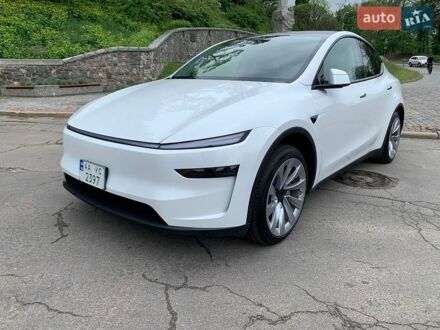 Белый Тесла Model Y, объемом двигателя 0 л и пробегом 14 тыс. км за 45900 $, фото 1 на Automoto.ua