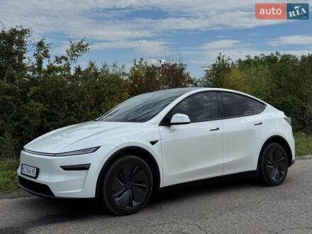 Белый Тесла Model Y, объемом двигателя 0 л и пробегом 6 тыс. км за 42000 $, фото 1 на Automoto.ua