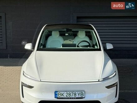 Белый Тесла Model Y, объемом двигателя 0 л и пробегом 1 тыс. км за 64900 $, фото 1 на Automoto.ua
