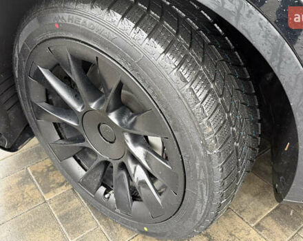 Черный Тесла Model Y, объемом двигателя 0 л и пробегом 169 тыс. км за 21900 $, фото 18 на Automoto.ua