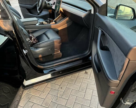 Черный Тесла Model Y, объемом двигателя 0 л и пробегом 90 тыс. км за 22500 $, фото 16 на Automoto.ua