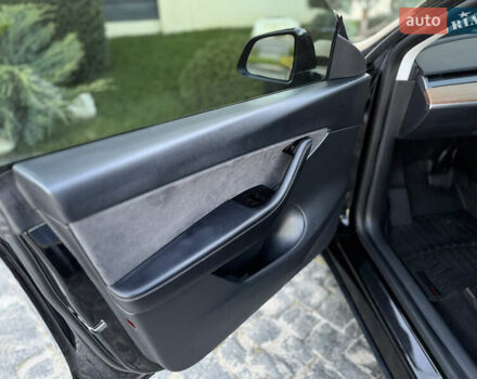 Черный Тесла Model Y, объемом двигателя 0 л и пробегом 113 тыс. км за 21999 $, фото 47 на Automoto.ua