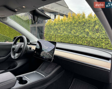 Чорний Тесла Model Y, об'ємом двигуна 0 л та пробігом 62 тис. км за 24999 $, фото 40 на Automoto.ua