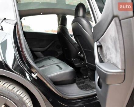 Черный Тесла Model Y, объемом двигателя 0 л и пробегом 73 тыс. км за 25950 $, фото 56 на Automoto.ua