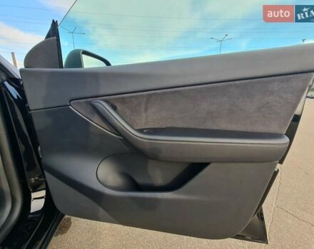 Черный Тесла Model Y, объемом двигателя 0 л и пробегом 128 тыс. км за 29999 $, фото 16 на Automoto.ua