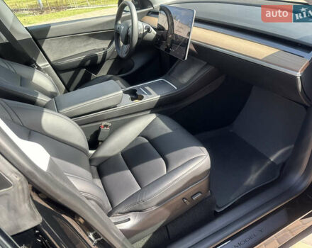 Черный Тесла Model Y, объемом двигателя 0 л и пробегом 27 тыс. км за 29999 $, фото 9 на Automoto.ua