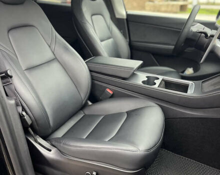 Черный Тесла Model Y, объемом двигателя 0 л и пробегом 5 тыс. км за 24999 $, фото 10 на Automoto.ua