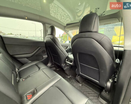 Чорний Тесла Model Y, об'ємом двигуна 0 л та пробігом 62 тис. км за 24999 $, фото 40 на Automoto.ua