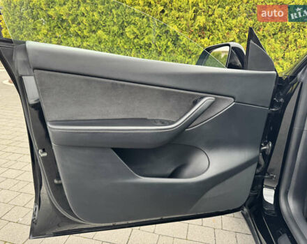 Чорний Тесла Model Y, об'ємом двигуна 0 л та пробігом 62 тис. км за 24999 $, фото 58 на Automoto.ua