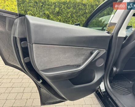 Чорний Тесла Model Y, об'ємом двигуна 0 л та пробігом 62 тис. км за 24999 $, фото 54 на Automoto.ua