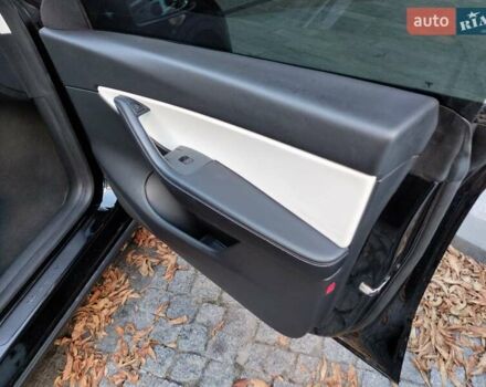 Черный Тесла Model Y, объемом двигателя 0 л и пробегом 97 тыс. км за 28000 $, фото 13 на Automoto.ua