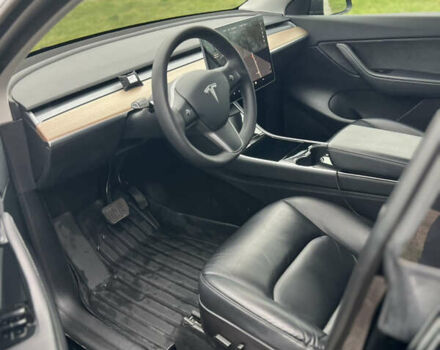 Черный Тесла Model Y, объемом двигателя 0 л и пробегом 97 тыс. км за 19999 $, фото 7 на Automoto.ua