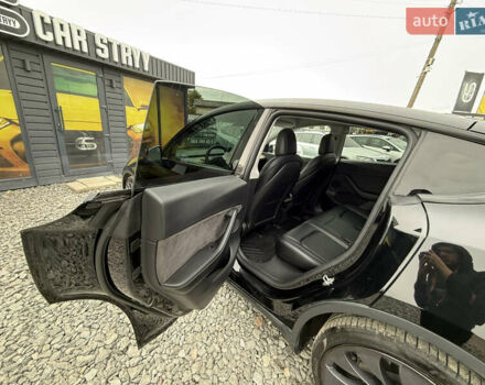 Чорний Тесла Model Y, об'ємом двигуна 0 л та пробігом 62 тис. км за 24999 $, фото 49 на Automoto.ua