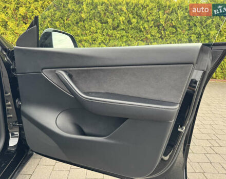 Чорний Тесла Model Y, об'ємом двигуна 0 л та пробігом 62 тис. км за 24999 $, фото 41 на Automoto.ua